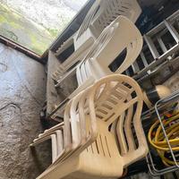 Tavolo più seggiole in plastica