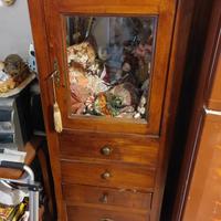 cassettiera con vetrinetta
