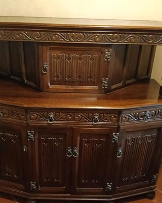 CREDENZA STILE NEOGOTICO-TUDOR