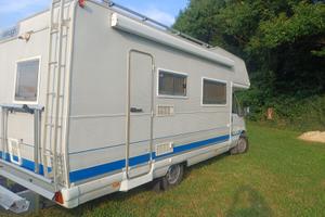 Camper mansardato