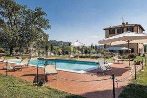 Rustico / Casale di 700 m² con più di 5 locali a C
