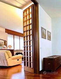 Doppia porta in legno massello e riquadri in vetro