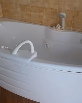 vasca idromassaggio jacuzzi funzionante 