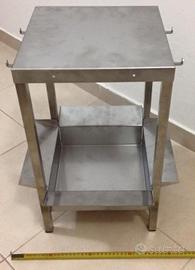 barbecue verticale a legna con griglie