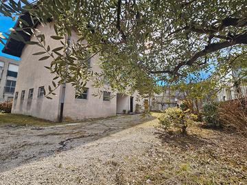 CASA SINGOLA con TERRENO, BOX DOPPIO, ecc