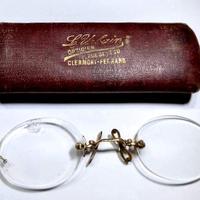 Rari occhiali "Prince-Nez" con custodia fine 800