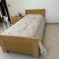 Letto materasso e comodino