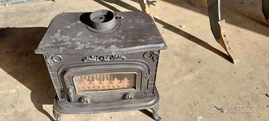 stufa a legna in ghisa