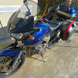 Moto Yamaha 900