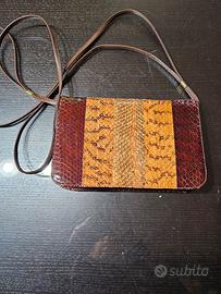 borsa di pitone, donna