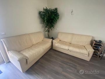 2 Divani in pelle color panna