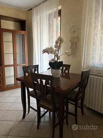 Tavolo Quadrato Allungabile in Legno + 4 Sedie