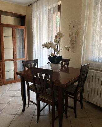 Tavolo Quadrato Allungabile in Legno + 4 Sedie