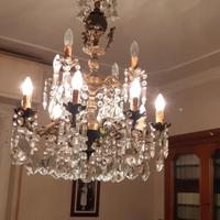 Credenza tavolo sedie lampadario anni 70