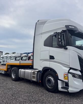 Iveco s way 490 e carrellone con rampe 2023