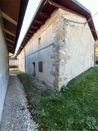 FANANO RUSTICO IN SASSO CON TERRENO, EX FIENILE E