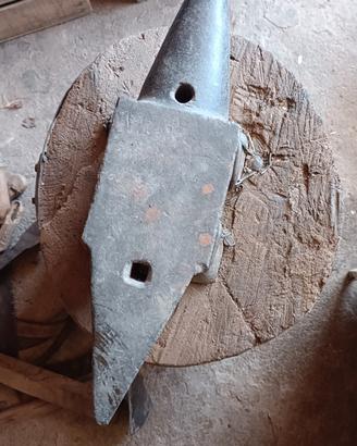 incudine antica da fabbro con ceppo in legno origi