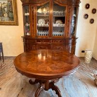 Coppia d’epoca: tavolo rotondo + cristalliera