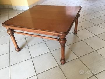 Tavolo da sala in noce
