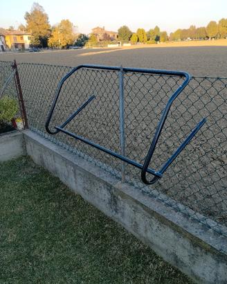 Porta gomme da parete