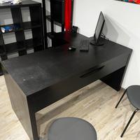 Scrivania e libreria