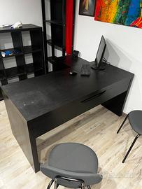 Scrivania e libreria