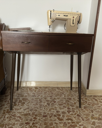 Tavolino da cucito SINGER con macchina a scomparsa