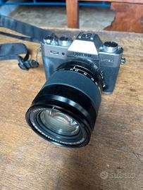 Fujifilm X-T30 con obiettivo Fujinon XF 18-135