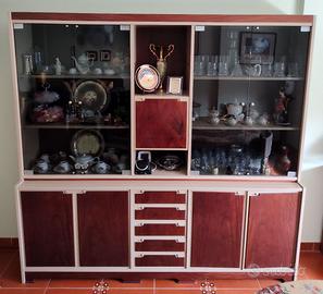 Sala da pranzo con tavolo allungabile e 6 sedie