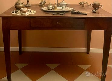 Tavolo scrittoio antico in legno massello