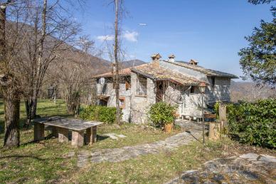 CASA SEMINDIPENDENTE A GRECCIO