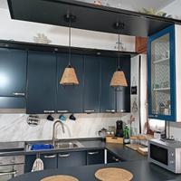 Cucina+angolo della penisola+forno+frigo+lavandino