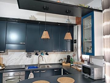 Cucina+angolo della penisola+forno+frigo+lavandino