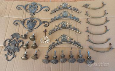 accessori in ottone per mobili d'epoca