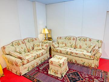 Divani classici con poltrona e pouf sfoderabili