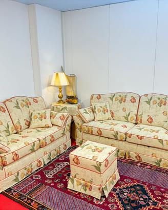 Divani classici con poltrona e pouf sfoderabili