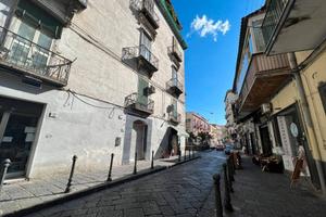 Capodimonte via bosco negozio fittato Investimento