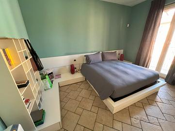 Letto matrimoniale, cassetti, comodino, libreria