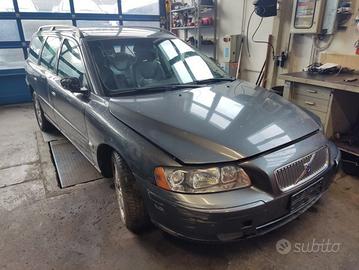 Ricambi VOLVO V70 4X4 2401cc diesel del 2005