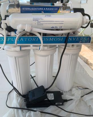 Depuratore ad osmosi inversa e lampada UV.