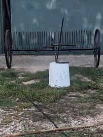 Rastrellone manuale d'epoca disponibile