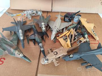 Lotto aerei militari assemblati plastica modellini