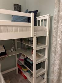 letto a castello con scrivania.e materasso nuovo.