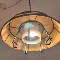 Sntico lampadario in pergamena