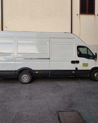 IVECO Daily 35S12V 2.3 Hpi PL-TA Furgone
