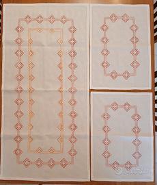 Parure matrimoniale centro comò e due centrini