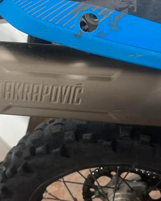 marmitta terminale akrapovic pancia fresco