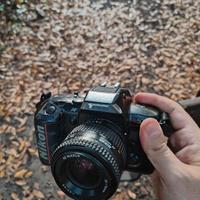 Nikon F-401 (N2020) con obiettivo AF Nikkor 35-70m