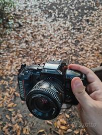 Nikon F-401 (N2020) con obiettivo AF Nikkor 35-70m