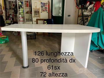 Scrivania in laminato bianco